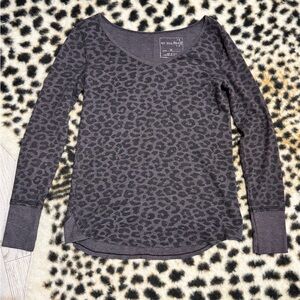 We The Free Gray Fitted Long Sleeve Tee